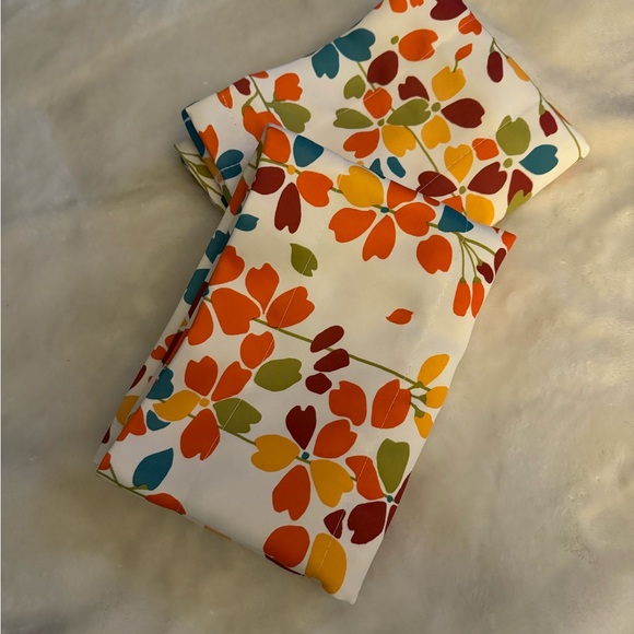 NWOT. 2 Lush Decor Weeping Flowers Window Valance - Picture 4 of 5